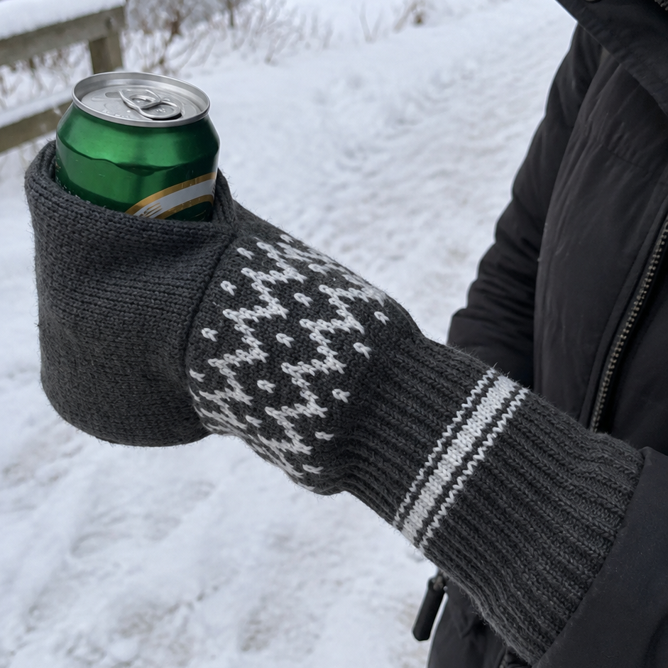 BrewMitt – Knitted Drink-Holder Mitten